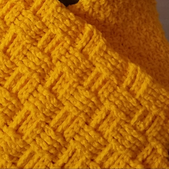 Scarf, Cowl - Picture 2 of 2